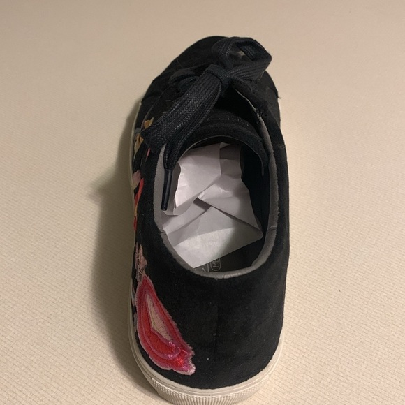 Sketchers Women’s Embroidered Sneakers - Picture 4 of 9